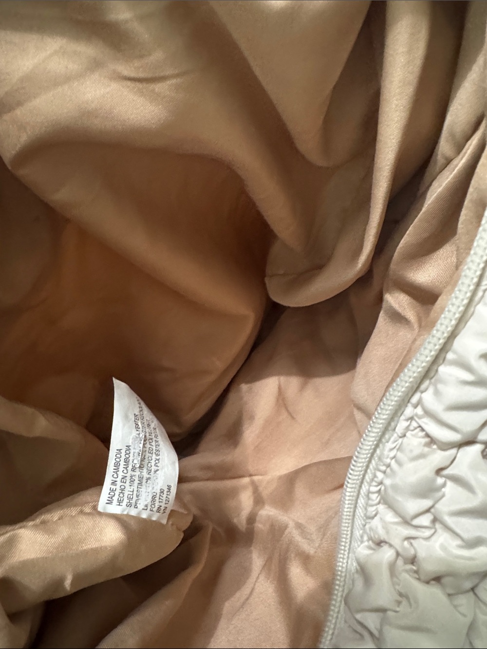Quilted Cream Shoulder Bag – Lightweight Padded Hobo by WILD FABLE - Picture 4 of 5